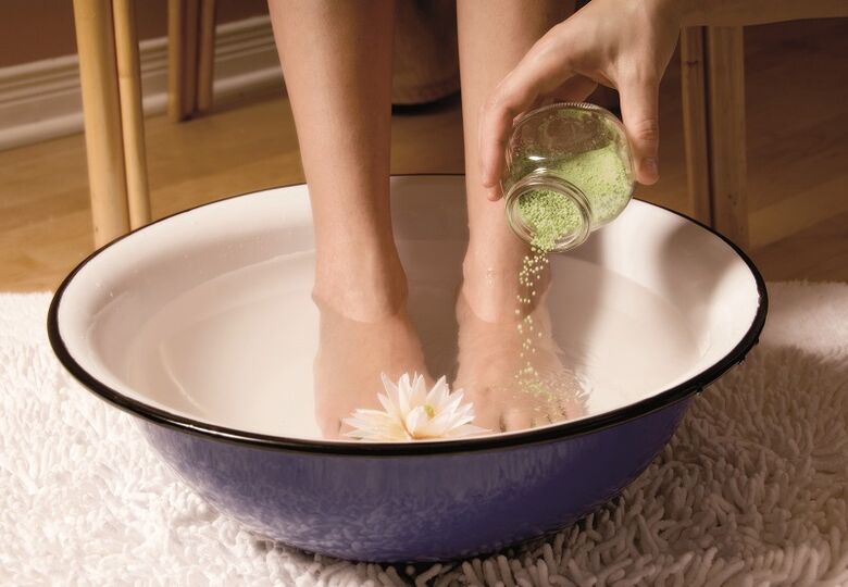 bath for the treatment of fungus on the toes