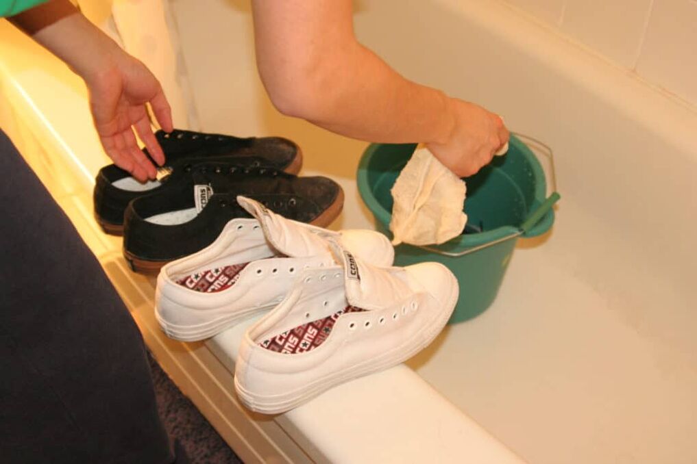 shoe disinfection for toe fungus